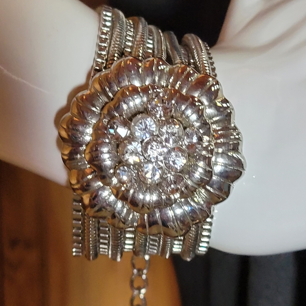 Premier Designs flower bracelet